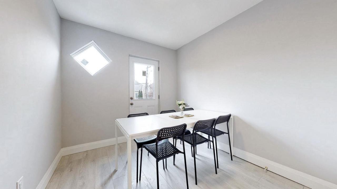 Three Bedroom In Hamilton Exteriör bild